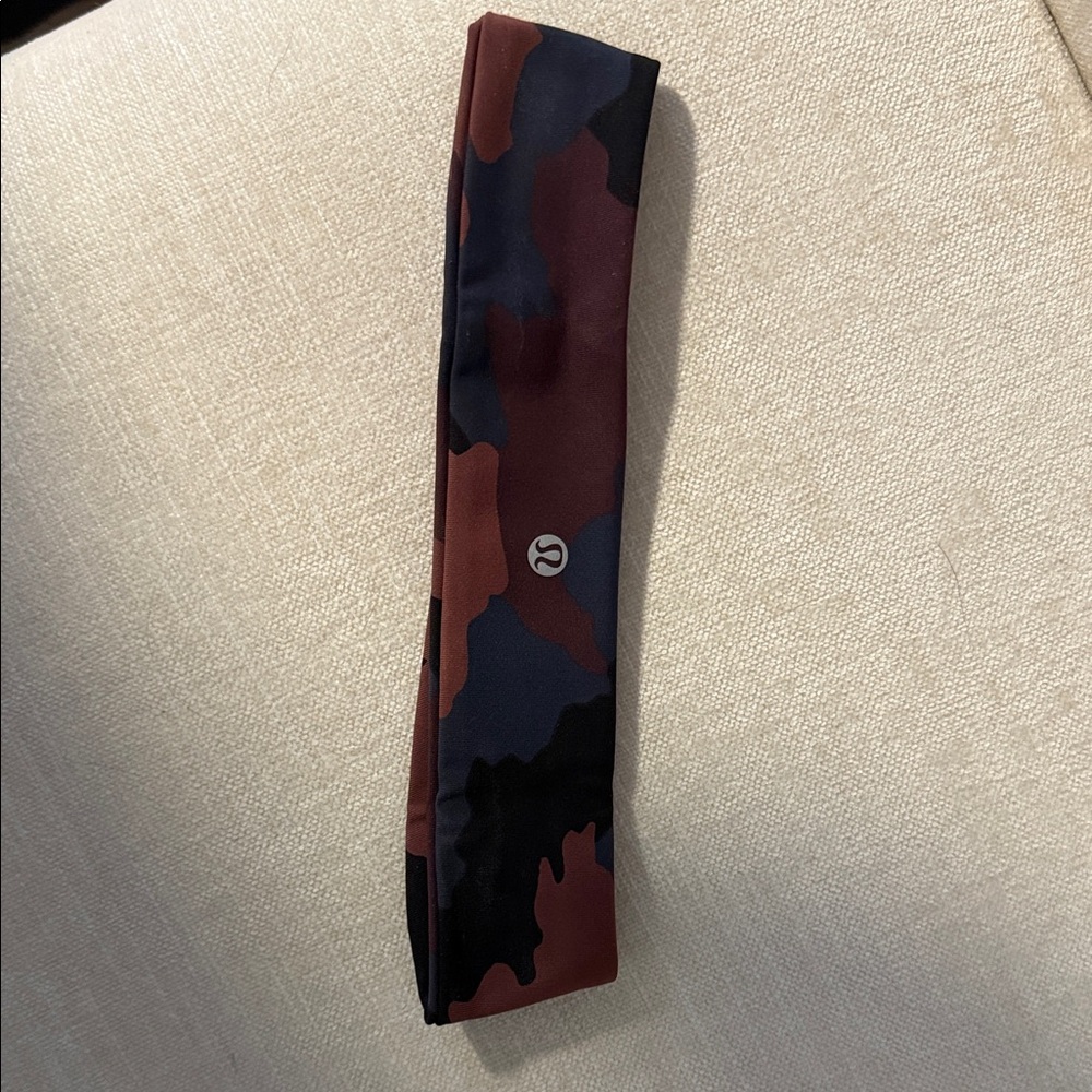 lululemon athletica women’s Camo Headband - Black and maroon